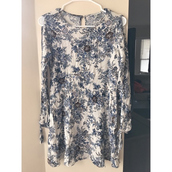 American Eagle Outfitters Dresses & Skirts - AE Cold Shoulder Dress